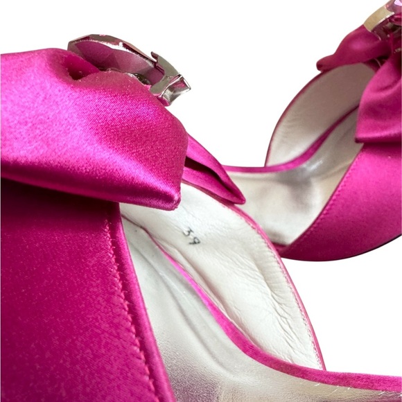 Stuart Weitzman Solitaire Satin Heels EUC - Picture 5 of 5